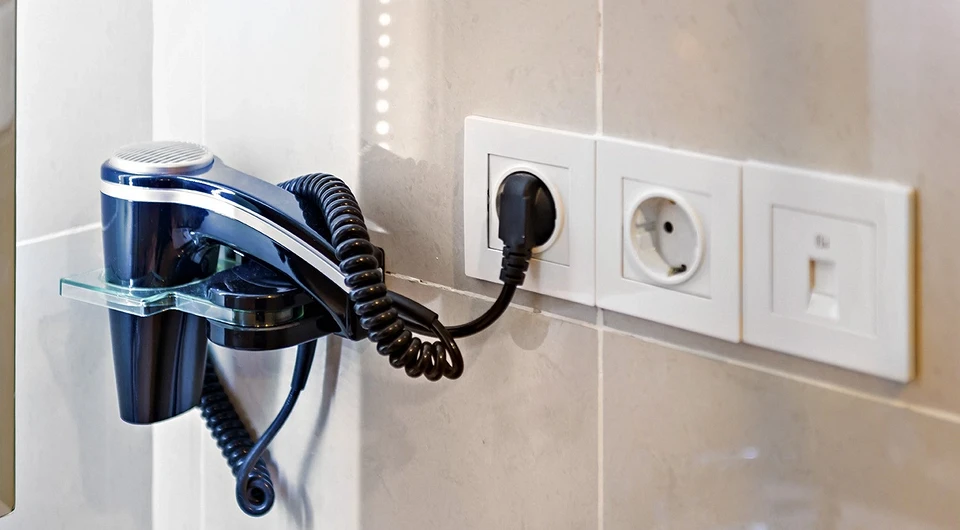 В ванных комнатах и других влаж...