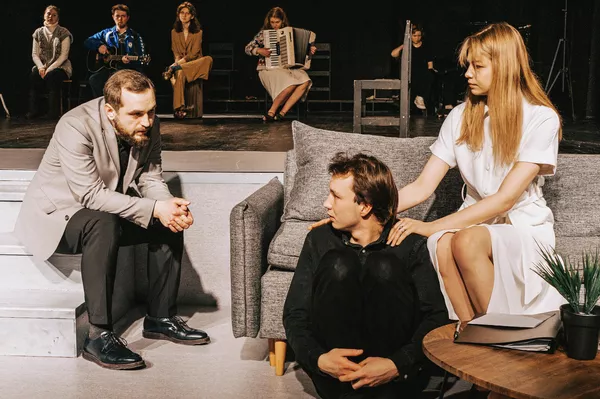 Сцена из премьерного спектакля Обыкновенная история