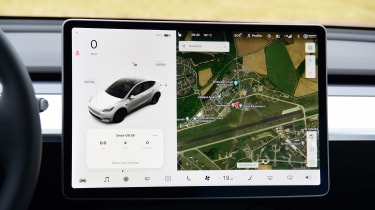 Tesla Model Y - спутниковая навигация