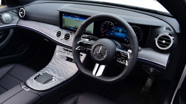 Mercedes E-Class - кабина