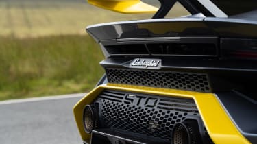 Новый Lamborghini Huracan STO - задний