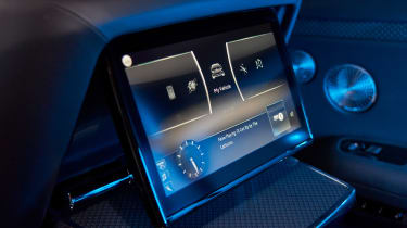 Rolls-Royce Black Badge Ghost - задний экран