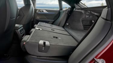 BMW 4 Series Gran Coupe - опущенные задние сиденья