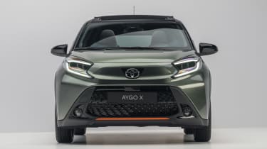 Toyota Aygo X - полный перед