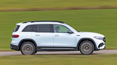 Mercedes EQB - сбоку