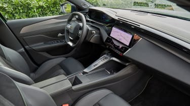 Обзор Peugeot 308 hybrid - интерьер