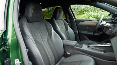 Обзор Peugeot 308 hybrid - передние сиденья