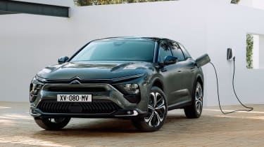 Citroen C5 X - передняя зарядка