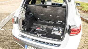 Mercedes EQB - деталь багажника