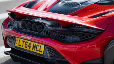 McLaren 765LT Spider - деталь сзади