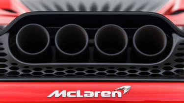 McLaren 765LT Spider - выхлопы