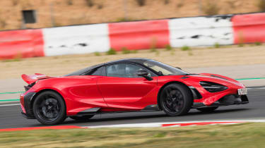 McLaren 765LT Spider - сбоку