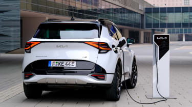 Kia Sportage PHEV - задняя статика