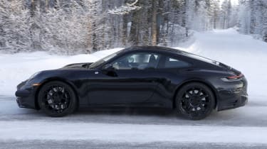 Подтяжка лица Porsche 911 - шпионский снимок 3