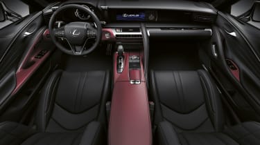 Lexus LC Хоккайдо - интерьер