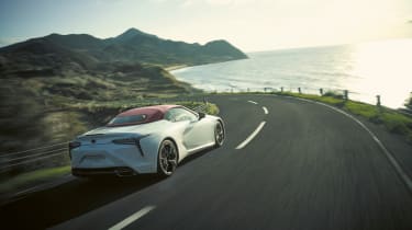 Кабриолет Lexus LC Hokkaido - отслеживание