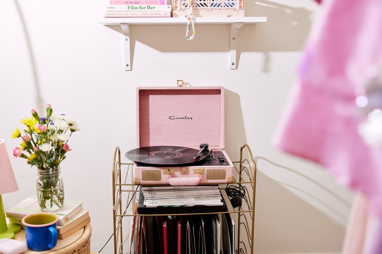 What I Rent Chicago - проигрыватель Хейли Паскевич