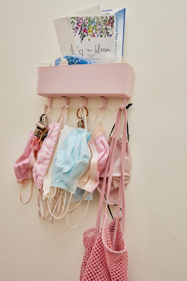 What I Rent Chicago - маски для лица Хейли Паскевич