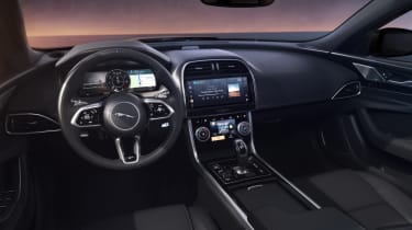 Ягуар ХЕ 300 Спорт