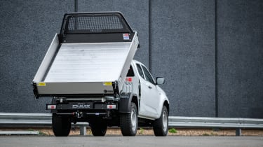 Преобразование самосвала Isuzu D-Max