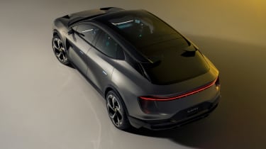 Lotus Eletre - студия сзади вверху