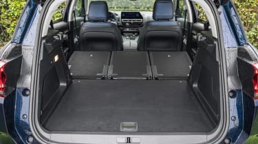 Citroen C5 Aircross PHEV — сиденья багажника опущены