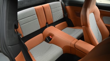 Porsche 911 Sport Classic - задние сиденья