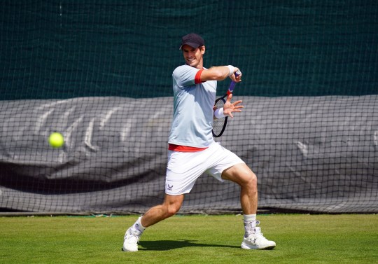 Энди Мюррей во время тренировки перед Уимблдонским чемпионатом 2022 года во Всеанглийском клубе лаун-тенниса и крокета в Уимблдоне. Дата фото: вторник, 21 июня 2022 г. Фото PA. См. историю PA ТЕННИС Мюррей. Кредит фотографии должен читаться: Адам Дэви / PA Wire. Только для редакционного использования. Запрещается коммерческое использование без предварительного письменного согласия AELTC. Использование только неподвижных изображений — никаких движущихся изображений для имитации трансляции. Не допускается наложение или удаление логотипов спонсоров/рекламы.