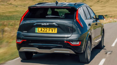 Kia Niro EV — слежение сзади