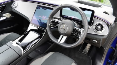Mercedes EQE 350 - кабина