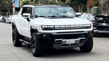 Hummer EV - передняя статика