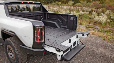 Hummer EV - погрузочная площадка