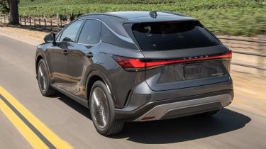 Lexus RX - слежение сзади