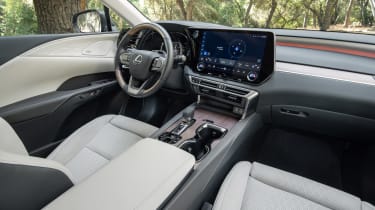 Lexus RX - салон