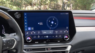 Lexus RX - экран