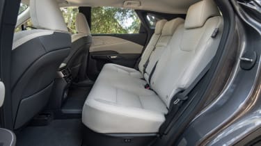 Lexus RX - задние сиденья