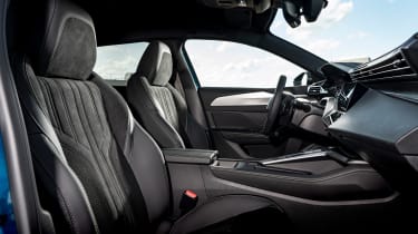 Пежо 408 - передние сиденья