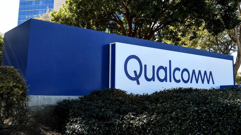 
Qualcomm прогнозирует слабый спрос на смартфоны и усиливает ставку на ИИ