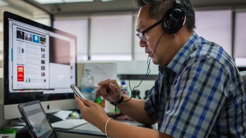 человек за компьютером