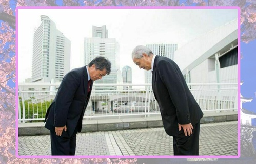 Здороваются в Японии поклоном. Здороваются в Японии поклоном.