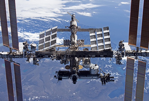 В 2021 году Международная космическая станция уклонялась от обломков спутника