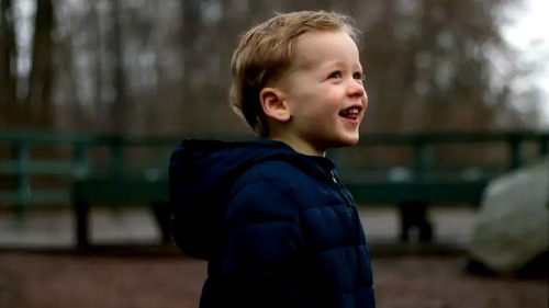 Улыбающийся ребенок