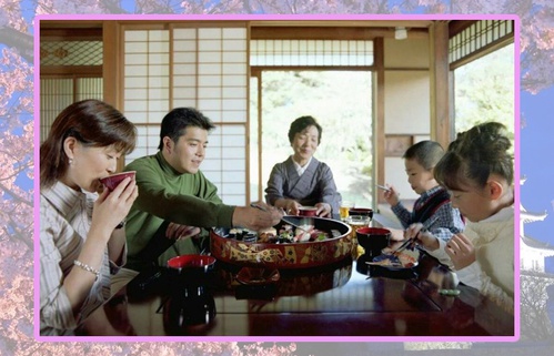 В Японии не принято есть на бегу. В Японии не принято есть на бегу.