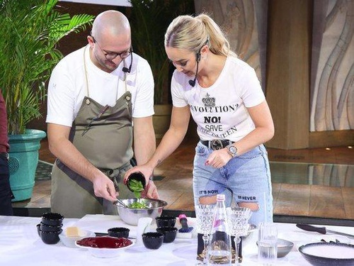 Ольга Бузова на съемках кулинарного шоу "Бузова на кухне" Ольга Бузова на съемках кулинарного шоу "Бузова на кухне"