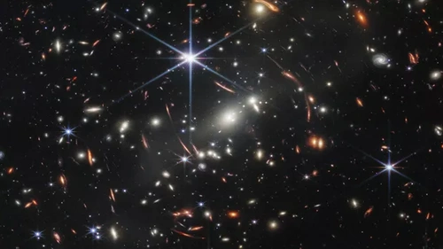 Скопление галактик SMACS 0723 - один из первых снимков, сделанных телескопом Джеймс Уэбб Скопление галактик SMACS 0723 - один из первых снимков, сделанных телескопом Джеймс Уэбб