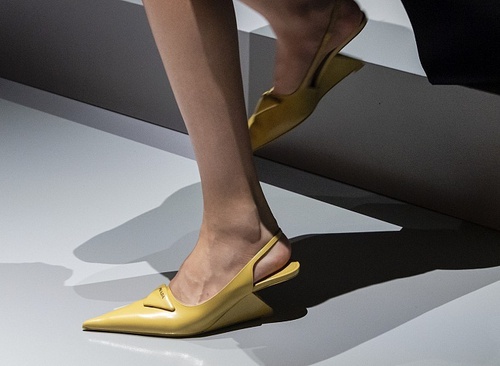 Prada весна-лето 2022 фото № 4