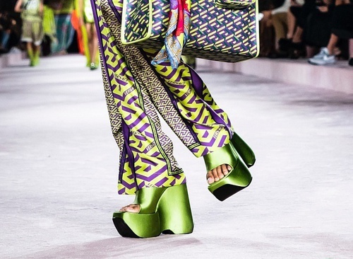 Versace весна-лето 2022 фото № 1